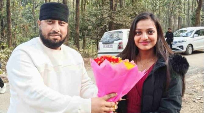 वायरल गर्ल मोनालिसा